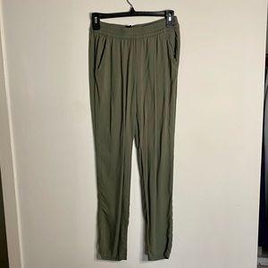 H&M Ankle Length Green Pull On Pants